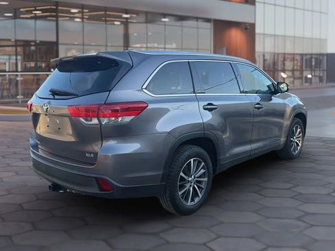 Used 2019 Toyota Highlander XLE FWD image 10