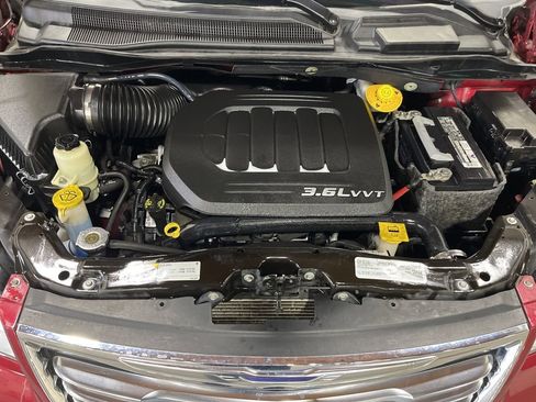 Used 2016 Chrysler Town & Country Touring w/ Driver Convenience Group FWD image 30