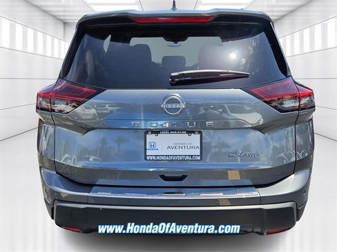 Used 2024 Nissan Rogue SV w/ SV Premium Package image 3