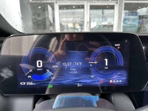 Used 2024 Chevrolet Equinox EV LT w/ Active Safety Package 3 FWD image 15