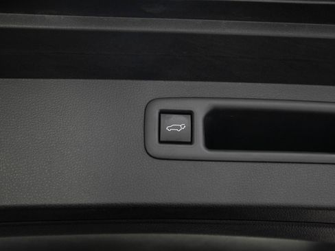 Used 2025 Toyota Highlander Limited AWD/4WD image 11