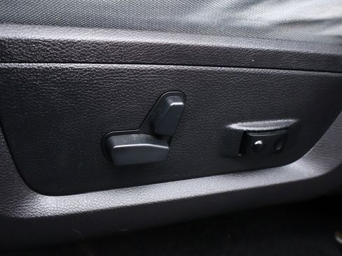 Used 2016 RAM 1500 Big Horn RWD image 8
