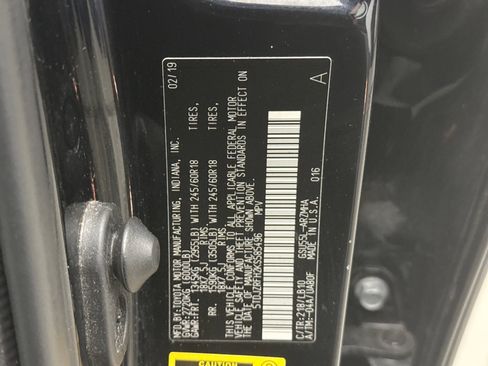 Used 2019 Toyota Highlander XLE AWD/4WD image 25