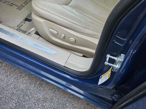 Used 2009 Cadillac DTS w/ Sun And Sound Package FWD image 9