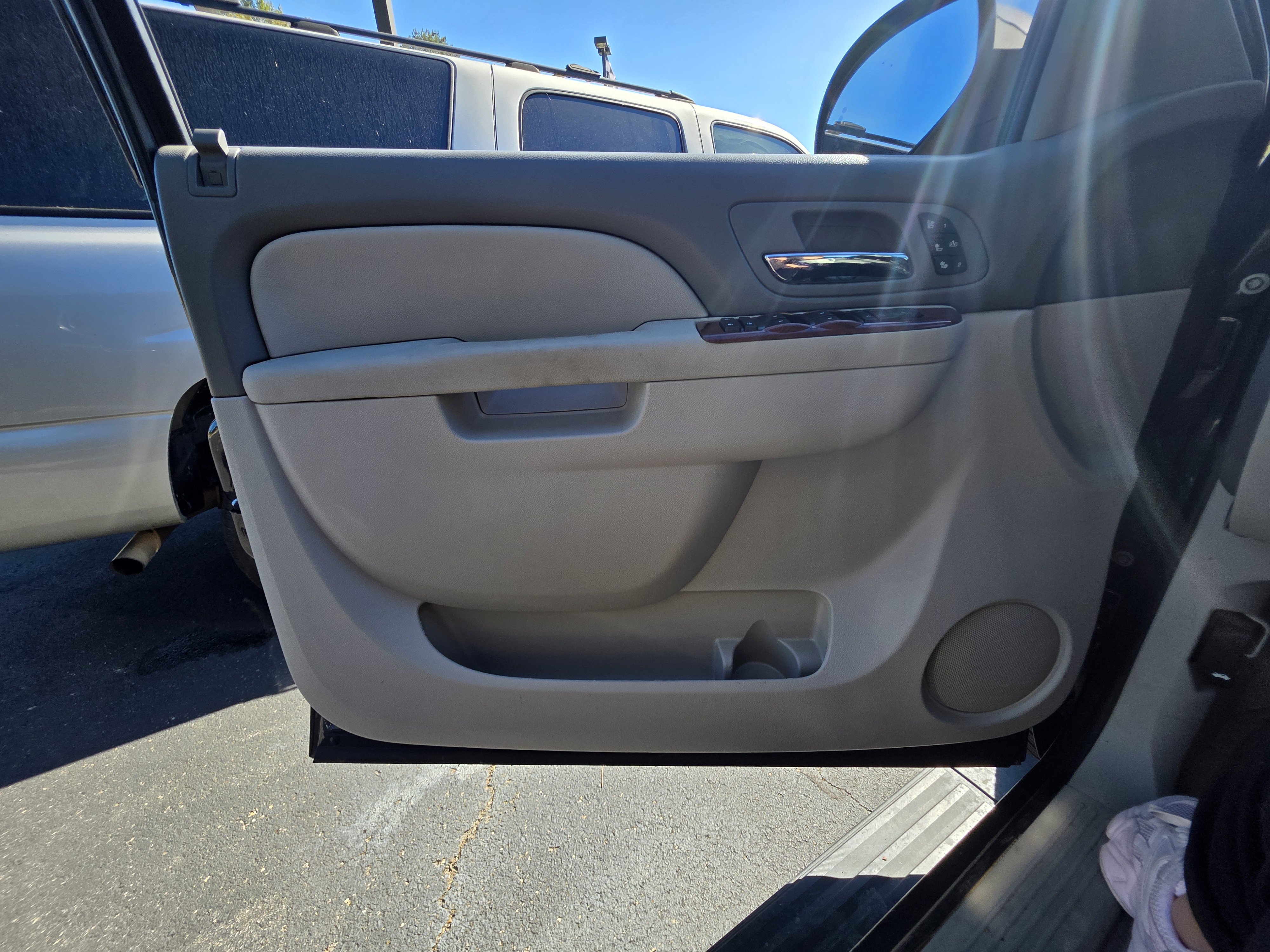 Used 2011 GMC Yukon XL SLT w/ SLT Chrome Package AWD/4WD image 21