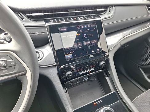 Used 2023 Jeep Grand Cherokee L Laredo image 14