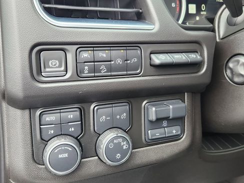 Used 2021 Chevrolet Tahoe High Country w/ Premium Package image 25