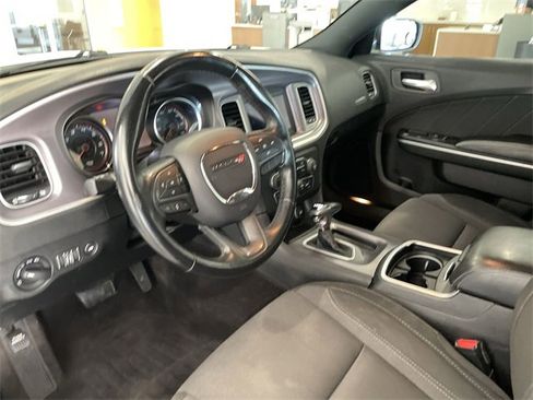 Used 2019 Dodge Charger SXT image 12