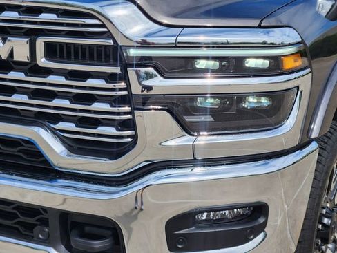 Used 2025 RAM 2500 Limited AWD/4WD image 9