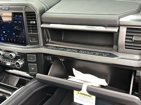 Used 2025 Ford F450 Platinum w/ FX4 Off-Road Package image 41