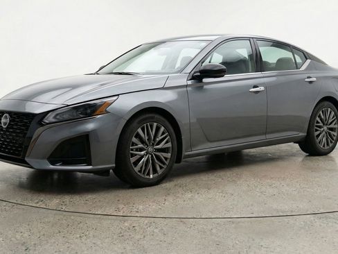 Used 2025 Nissan Altima 2.5 SV image 3