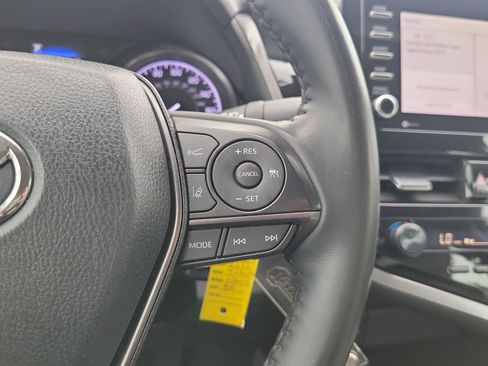 Used 2022 Toyota Camry SE image 16