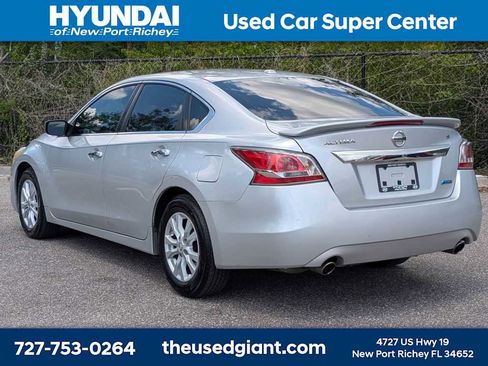 Used 2014 Nissan Altima 2.5 S w/ Sport Value Package FWD image 3