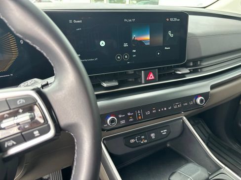 Certified 2026 Kia Carnival FWD image 10