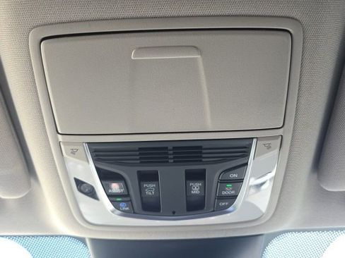 Used 2023 Acura MDX SH-AWD w/ Technology Package image 18