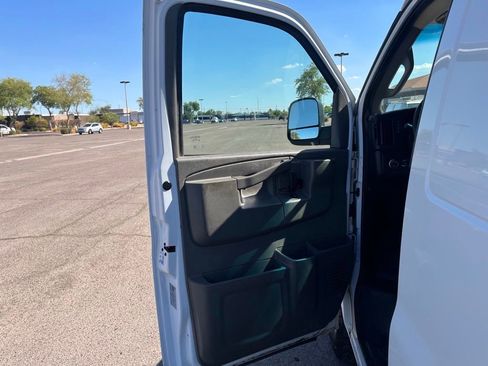 Used 2021 GMC Savana 3500 Extended image 21