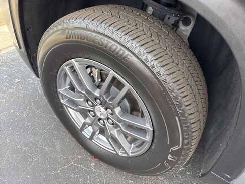 Used 2025 GMC Acadia Elevation image 11