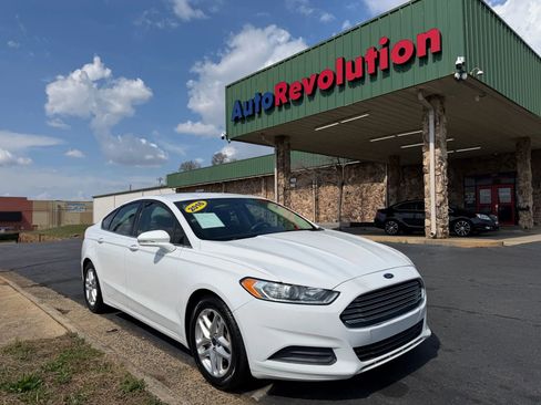 Used 2016 Ford Fusion SE image 1