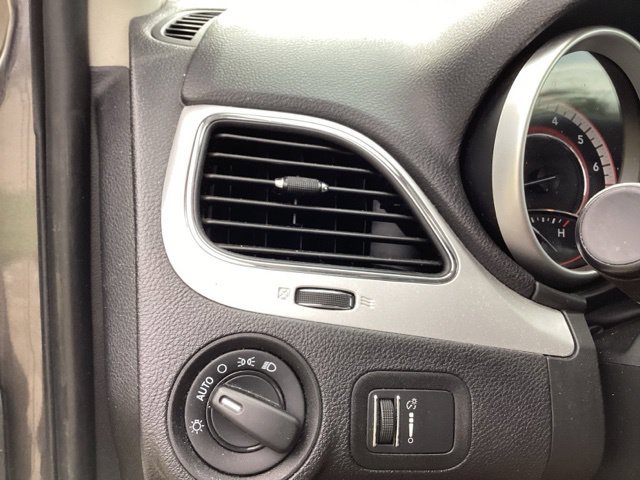 Used 2018 Dodge Journey SE w/ Connectivity Group FWD image 32