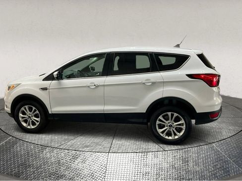 Used 2019 Ford Escape SE image 4
