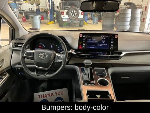 Used 2024 Toyota Sienna XLE image 8