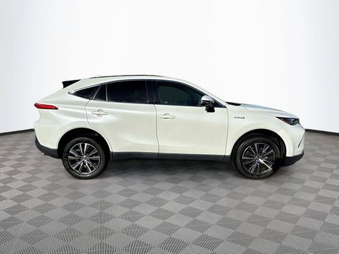 Used 2021 Toyota Venza LE image 4