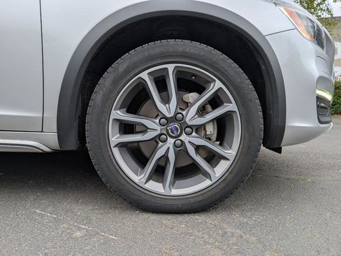 Used 2018 Volvo V60 T5 Cross Country Platinum image 28