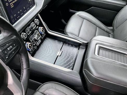 Used 2024 GMC Yukon Denali image 17