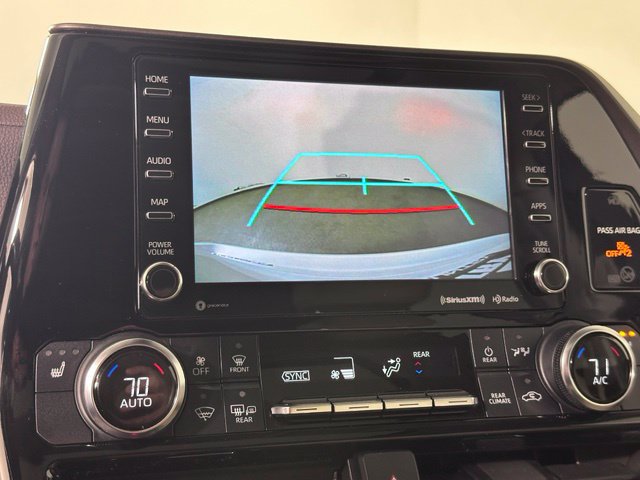 Used 2022 Toyota Highlander XLE AWD/4WD image 17