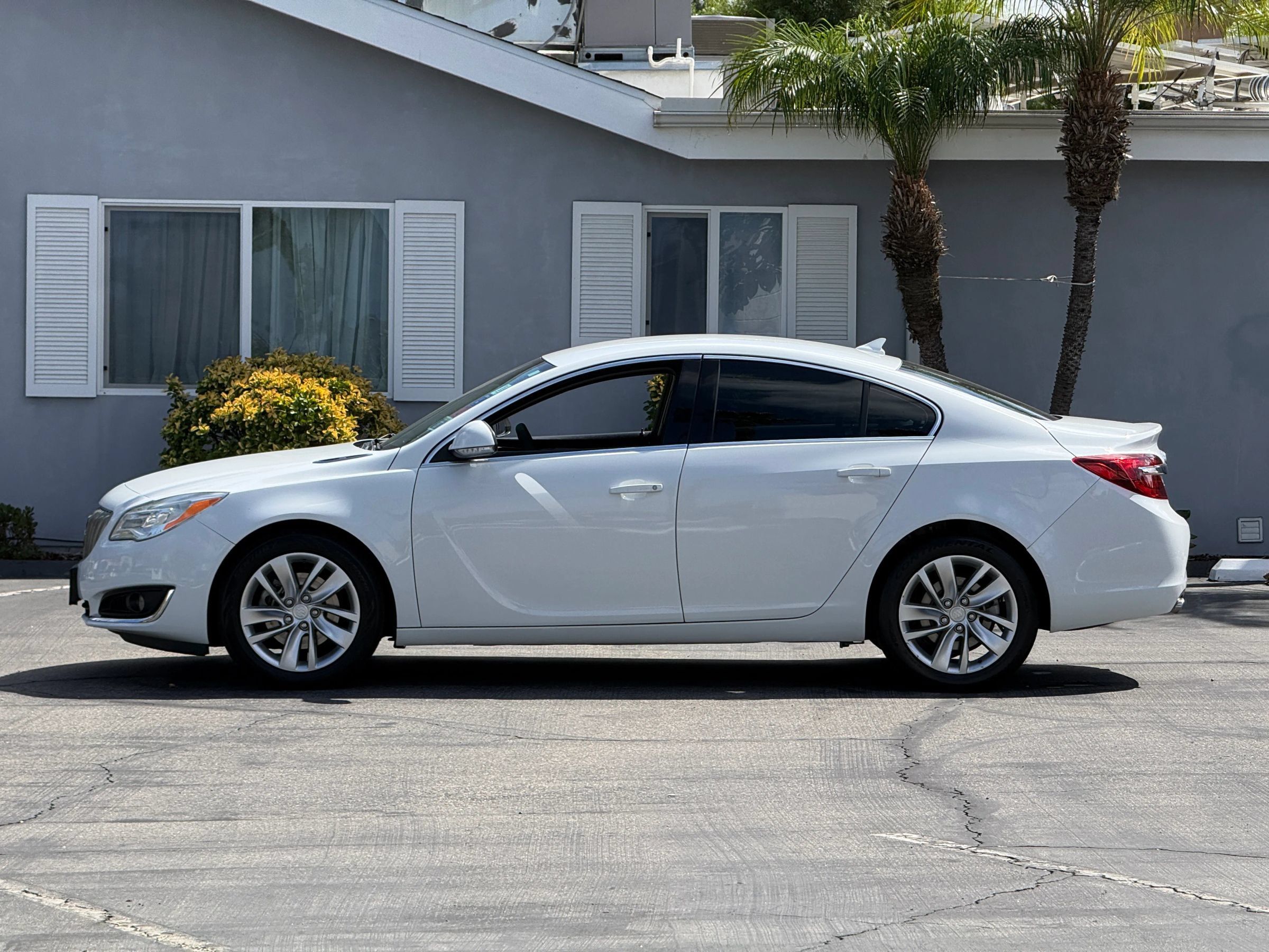 Used 2014 Buick Regal FWD image 2