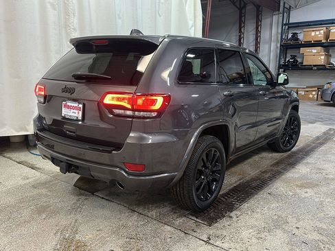 Used 2017 Jeep Grand Cherokee Altitude image 5