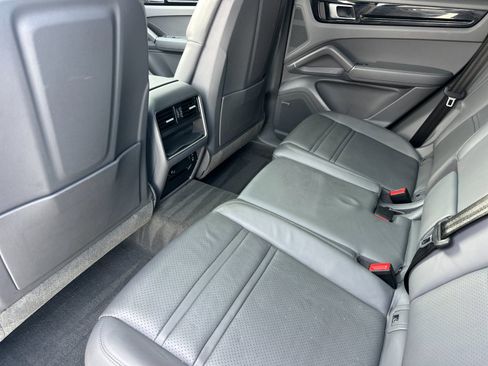 Certified 2023 Porsche Cayenne AWD/4WD image 13
