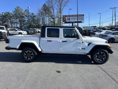 Used 2022 Jeep Gladiator Sport AWD/4WD image 9