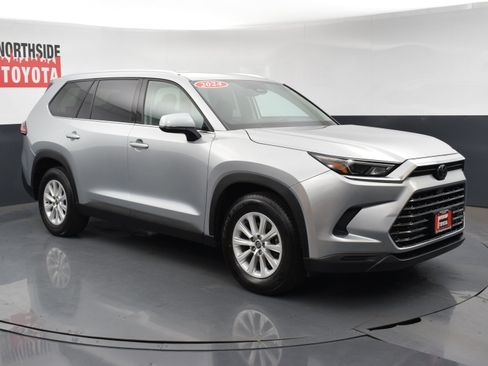 Used 2024 Toyota Grand Highlander XLE image 6