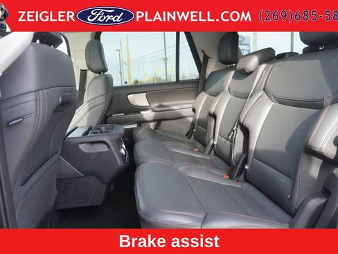 Used 2025 Ford Expedition Active AWD/4WD image 13