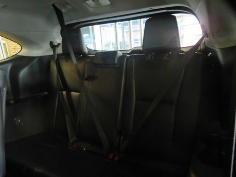Used 2021 Toyota Highlander XLE AWD/4WD image 22
