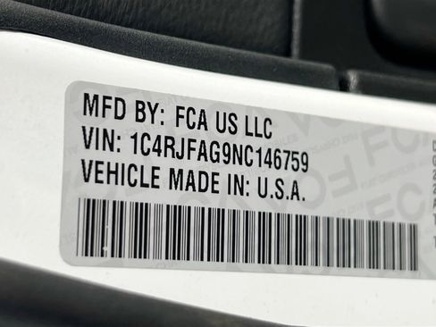 Used 2022 Jeep Grand Cherokee Laredo X image 32