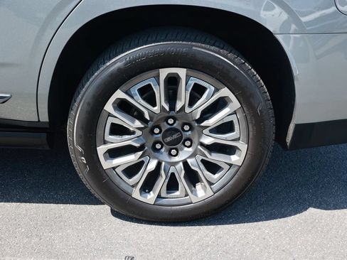 Used 2023 GMC Yukon Denali Ultimate AWD/4WD image 10