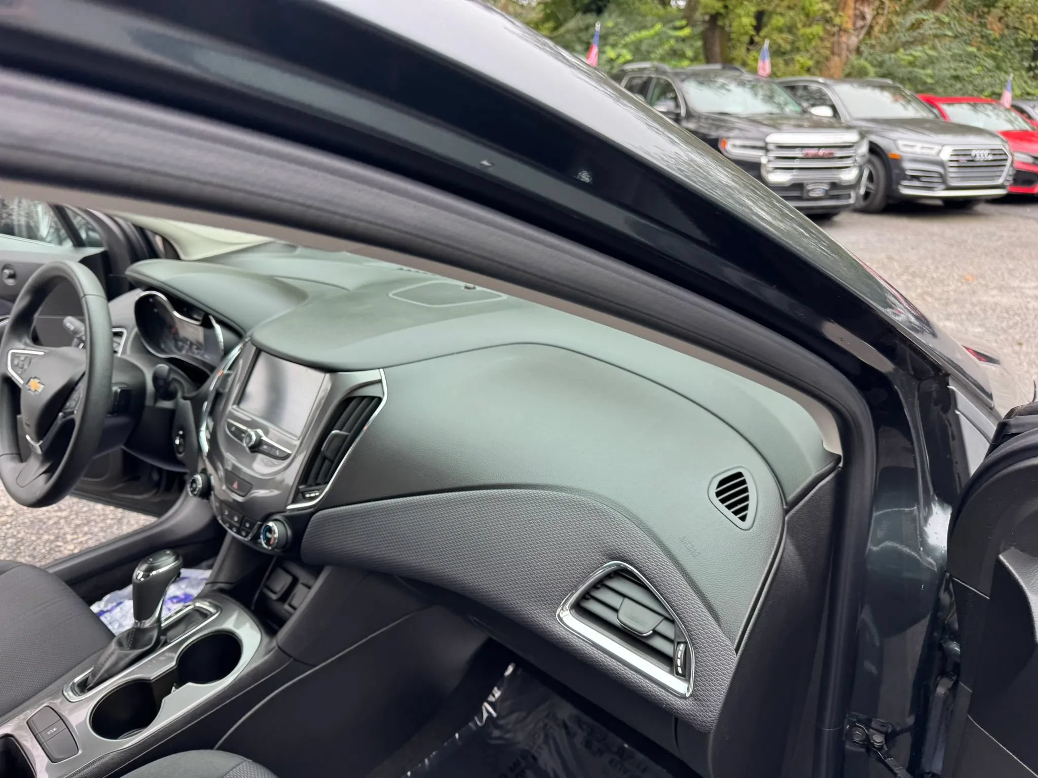 Used 2017 Chevrolet Cruze LT w/ Convenience Package FWD image 18