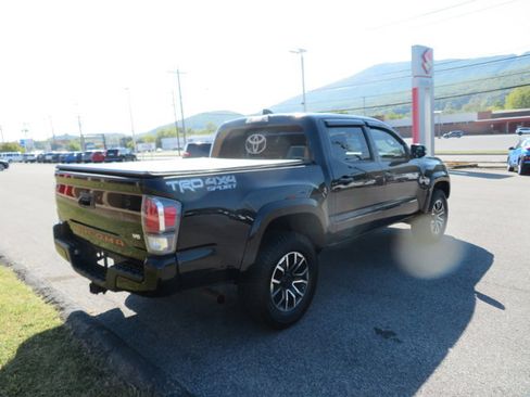 Used 2020 Toyota Tacoma TRD Sport image 3