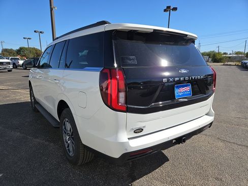 New 2025 Ford Expedition Active image 9