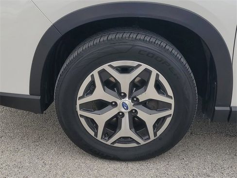Used 2020 Subaru Forester Premium image 7