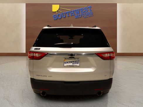 Used 2019 Chevrolet Traverse LT w/ LT Premium Package image 3