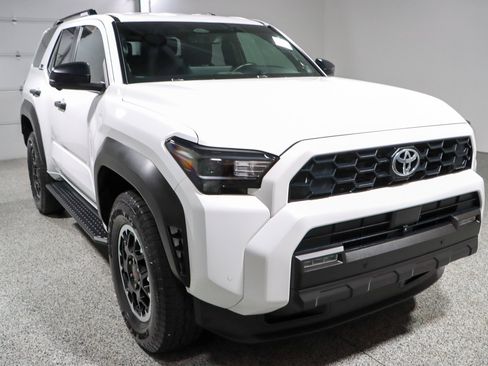 Used 2025 Toyota 4Runner TRD Off-Road Premium AWD/4WD image 5