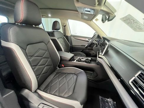 New 2026 Volkswagen Atlas Peak Edition image 12