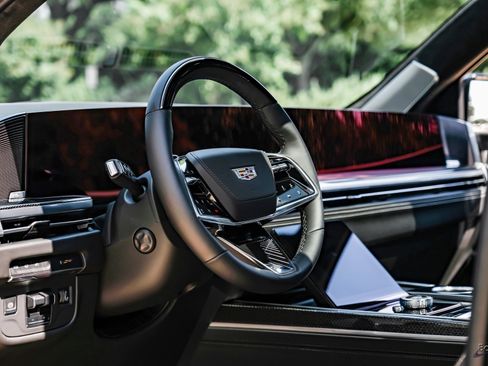 Used 2025 Cadillac Escalade V image 41