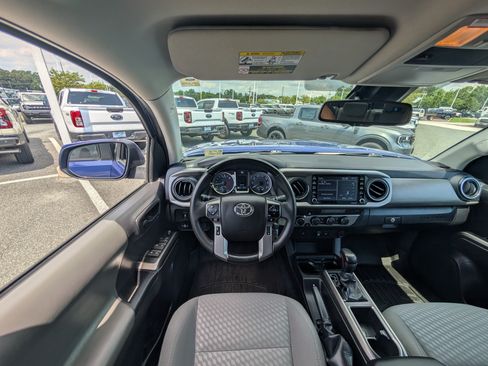 Used 2022 Toyota Tacoma SR5 w/ Black Out Package (TMS) AWD/4WD image 15
