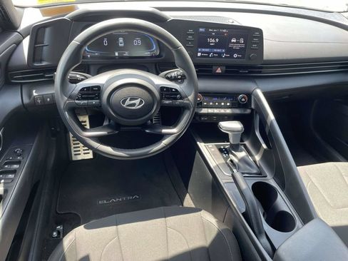 Used 2025 Hyundai Elantra Sport FWD image 9