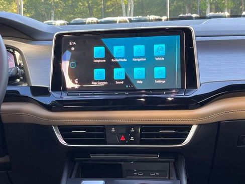 Used 2024 Volkswagen Atlas Cross Sport SE image 15