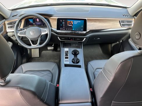 Certified 2025 Volkswagen Atlas SE image 10